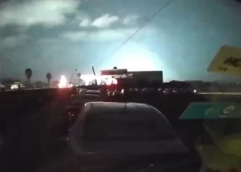 Depremde ışık patlaması neden olur?