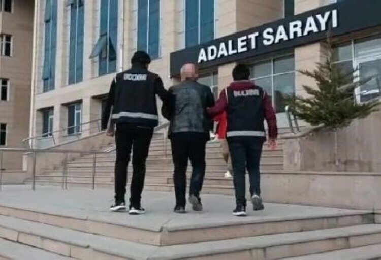 Yıkılan sitenin müteahhidi İran sınırında yakalandı 1 Yıkılan sitenin müteahhidi İran sınırında yakalandı