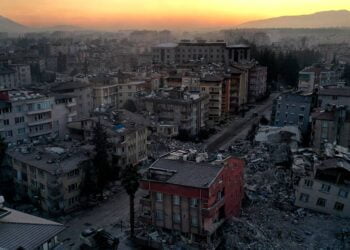 Depremin ‘maddi hasarı’ 100 milyar dolar civarında