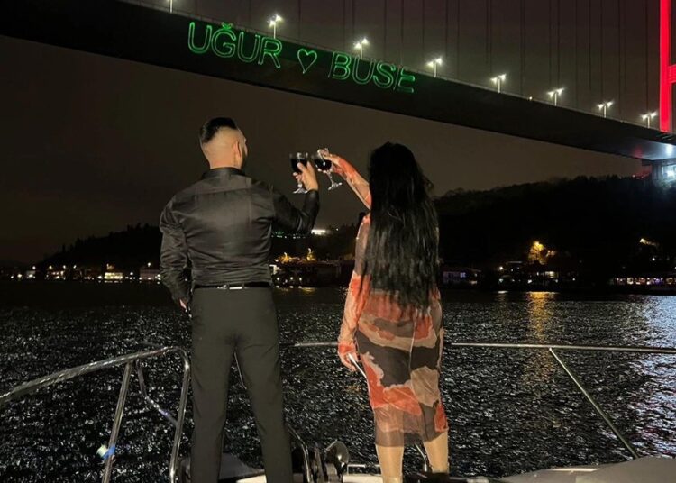 Yatta evlenme teklifi yaptı, hesabı ödemeden kaçtı 1 Yatta evlenme teklifi yaptı, hesabı ödemeden kaçtı