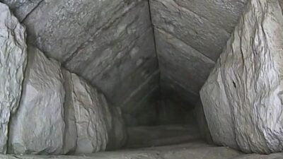 Büyük Giza Piramidi'nin içerisinde gizli bir koridor keşfedildi 2 Büyük Giza Piramidi'nin içerisinde gizli bir koridor keşfedildi