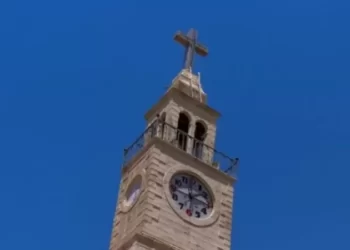 Lübnanlılar, saatlerin ileriye alınmasına yönelik tartşma nedeniyle iki farklı saat dilimine uyandı