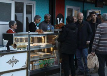 İçişleri Bakanı Soylu baston kullanmaya başladı