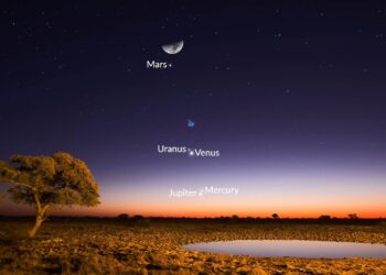 Bu gece gökyüzünde geçit şöleni var: Ay ile aynı hizaya gelecek beş gezegen çıplak gözle görülebilecek