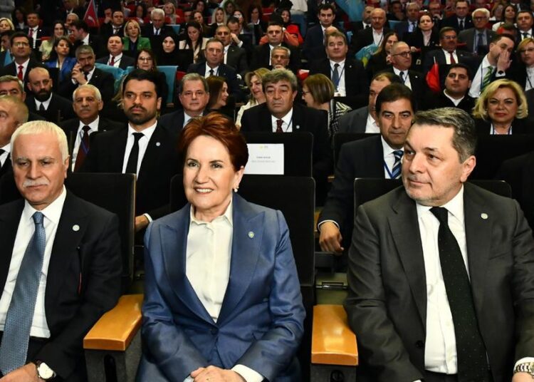 Seçim beyannamesini açıklayan Akşener'den "Erdoğan ve arkadaşları yargılanacak" mesajı 1 Seçim beyannamesini açıklayan Akşener’den “Erdoğan ve arkadaşları yargılanacak” mesajı