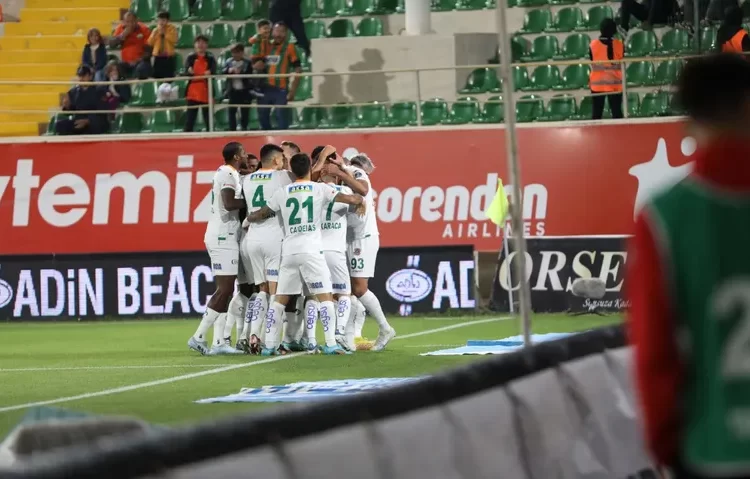 Haftanın açılış maçında kazanan Alanyaspor oldu 1 Haftanın açılış maçında kazanan Alanyaspor oldu