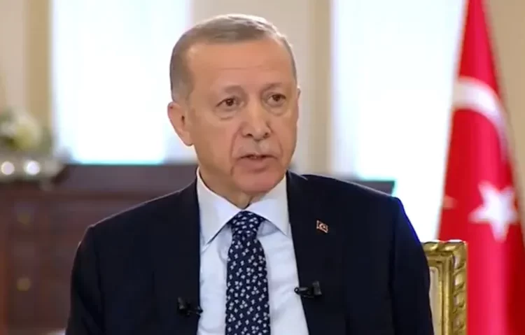 Canlı yayında rahatsızlanan Erdoğan'ın bugünkü programları iptal edildi 1 Canlı yayında rahatsızlanan Erdoğan’ın bugünkü programları iptal edildi