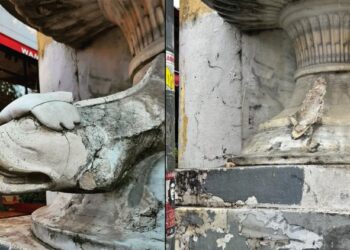 Galatasaray Lisesi kapısındaki ikiz yılan heykellerinden biri kayıp