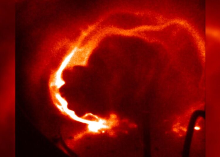 Bilim insanları, laboratuvarda ilk kez Güneş parlamaları üretti 1 Bilim insanları, laboratuvarda ilk kez Güneş parlamaları üretti