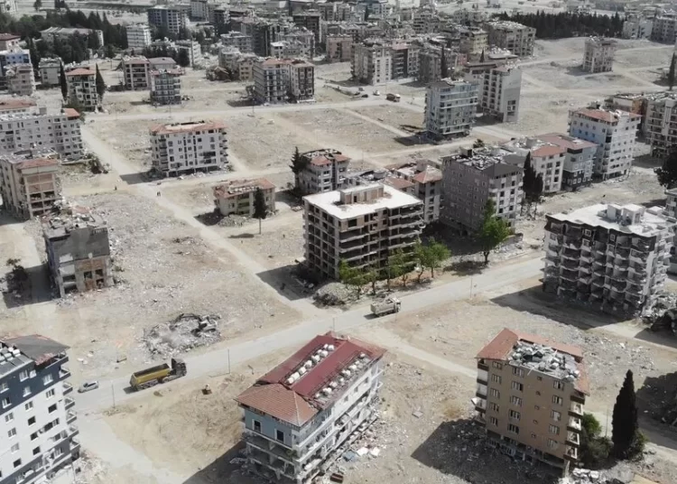 Yıkılan binalar kaldırıldı, şehir koca bir meydana dönüştü! 1 Yıkılan binalar kaldırıldı, şehir koca bir meydana dönüştü!