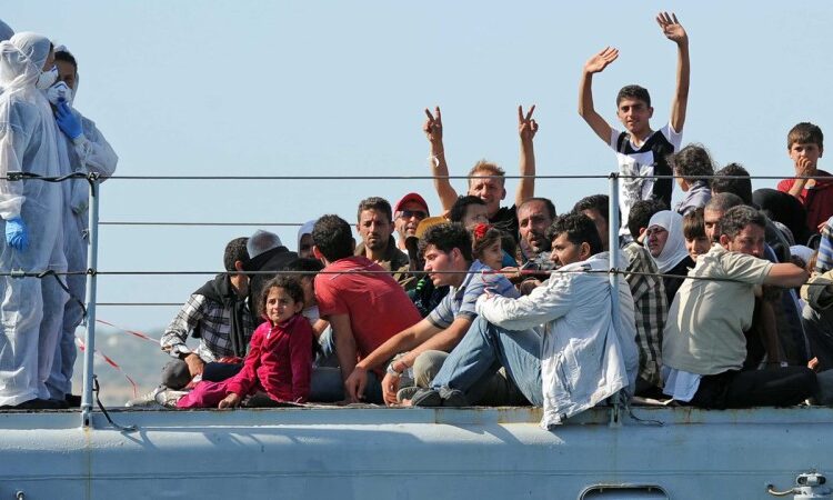 İtalya'da artan göçmen akınından dolayı OHAL ilan edildi 1 İtalya’da artan göçmen akınından dolayı OHAL ilan edildi