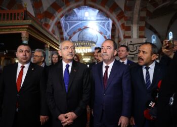 Kılıçdaroğlu, Edirne’de Eski Cami’yi ziyaret etti