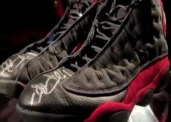 Michael Jordan’ın ayakkabısı 2,2 milyon dolara satıldı