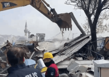 Silahla korunan Üsküdar’daki ‘kaçak kafe’ yıkıldı