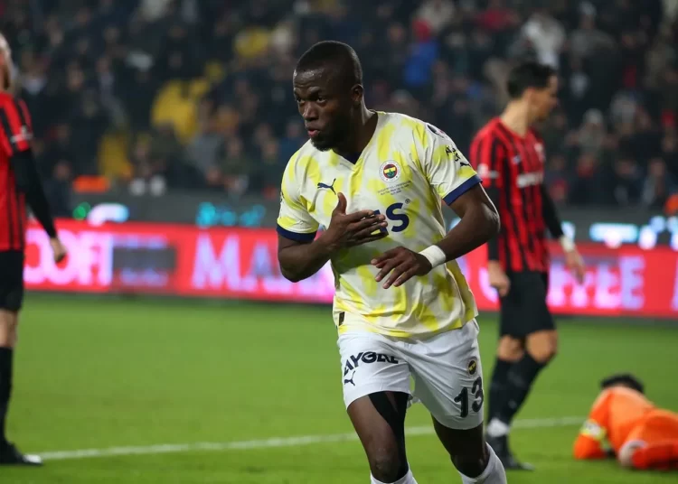 Valencia arayı açıyor: Süper Lig’de gol krallığı yarışı