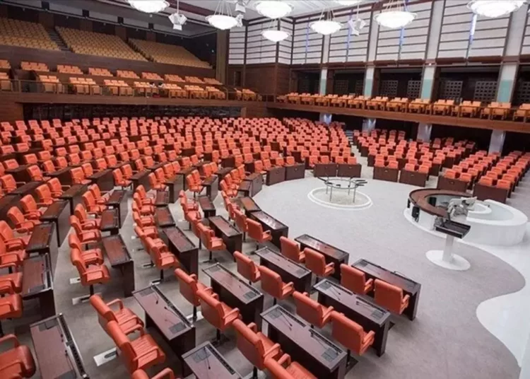 10 partinin genel başkanı Meclis’e girdi