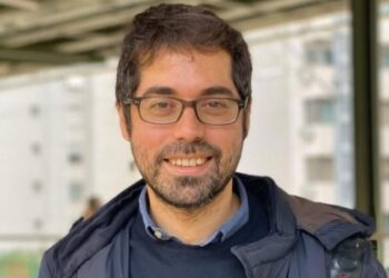 Akademisyen Berk Esen’e havalimanında gözaltı