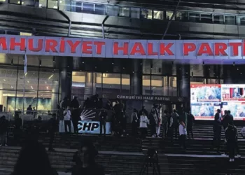 CHP Genel Merkezi’nde seçim gecesi hararetli geçti