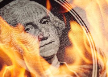 Döviz aldı başını gidiyor: Dolar 20,77’ye yükseldi