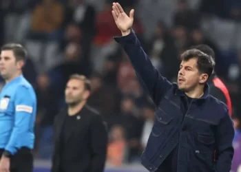 Emre Belözoğlu’nun soyunma odasında oyuncusundan yumruk yediği iddia edildi