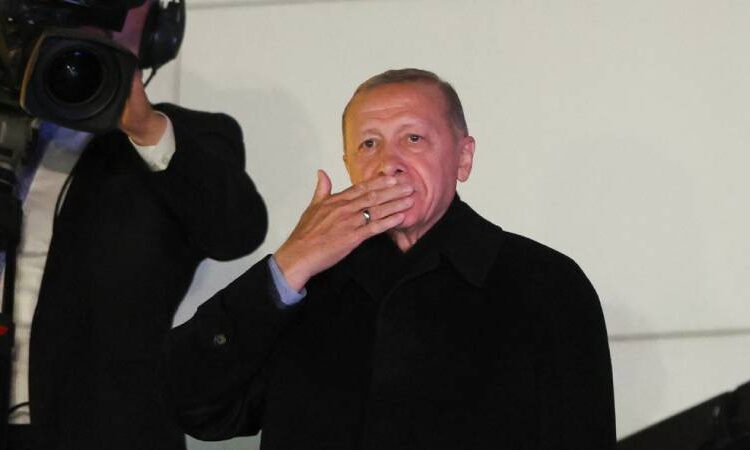 Reuters: İkinci turda Erdoğan avantajlı