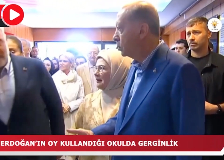 Erdoğan’ın oy kullandığı okulda gerginlik 1 Erdoğan’ın oy kullandığı okulda gerginlik