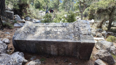 Defineciler Kelbessos’u talan ediyor: Tedbir alan yok 2 Defineciler Kelbessos’u talan ediyor: Tedbir alan yok