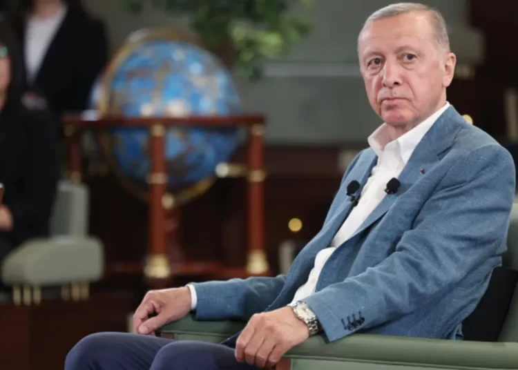 Erdoğan: Kızılay böyle bir çadır satma işine giremez