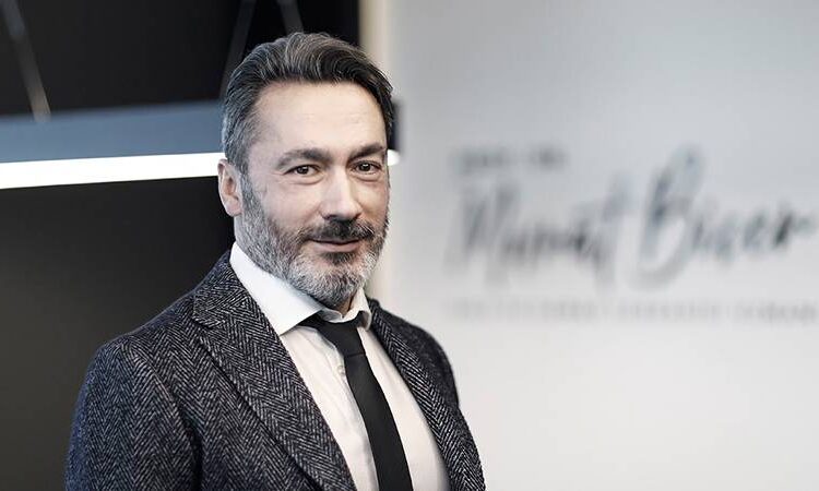 Yaptığı ameliyatla dünya tıp literatürüne girmişti; hasta yakınları darbetti!