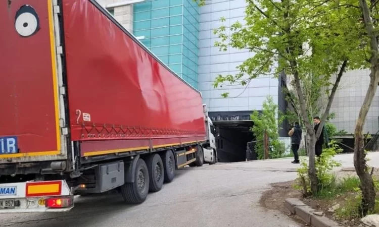 Yurt dışı temsilciliklerinde kullanılan oyların tamamı Ankara'ya ulaştı 1 Yurt dışı temsilciliklerinde kullanılan oyların tamamı Ankara’ya ulaştı