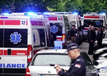 Sırbistan'da 7'nci sınıf öğrencisi okula silahla saldırdı: 8'i öğrenci 9 ölü, 7 yaralı 8 Sırbistan’da 7’nci sınıf öğrencisi okula silahla saldırdı: 8’i öğrenci 9 ölü, 7 yaralı