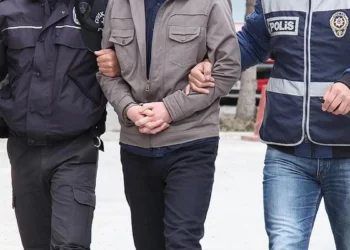 ‘Depremzedeler için’ diyerek topladığı yardımları sattı