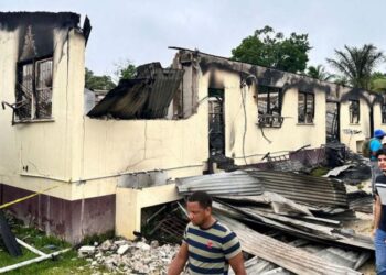 Cep telefonunun alınmasına kızan öğrenci yatakhaneyi kundakladı: 19 ölü