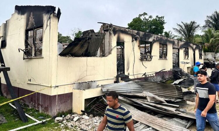 Cep telefonunun alınmasına kızan öğrenci yatakhaneyi kundakladı: 19 ölü 1 Cep telefonunun alınmasına kızan öğrenci yatakhaneyi kundakladı: 19 ölü