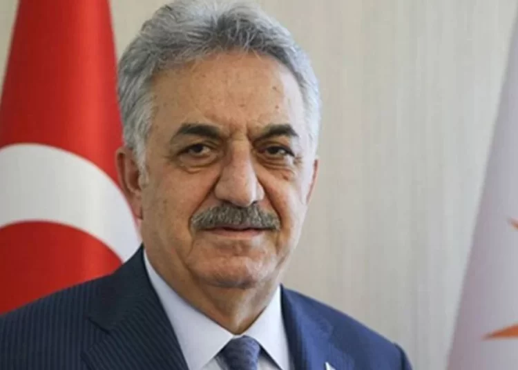 Hayati Yazıcı'nın dünürüne 3 milyar TL'lik deprem konutu ihalesi 1 Hayati Yazıcı’nın dünürüne 3 milyar TL’lik deprem konutu ihalesi