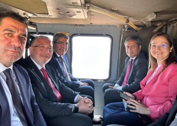 Ak Partililerin 45 dakikalık yolu helikopterle gitmesi tepki çekti