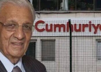 Cumhuriyet gazetesi, çikolata kutusundan aldığı rüşveti iade etmiş