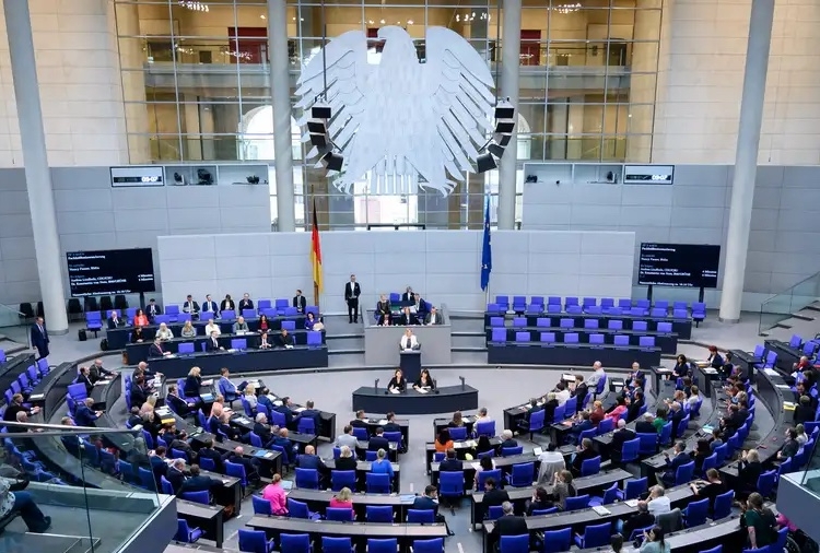 Almanya: İş gücü göçünü kolaylaştıran yasa Meclis’ten geçti