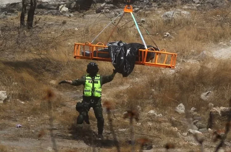 Dünya şokta! Uçurumun kenarında 45 torbada ceset parçaları bulundu