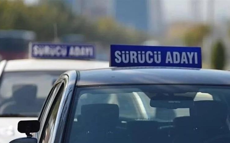 Sahte evrakla ehliyet çıkaran şebekeye ceza yağdı: Aralarında 4 polis var