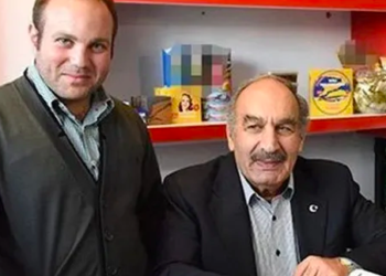 Eski bakanın üç dil bilen oğlu, işsiz kalınca bakkal dükkanı açtı