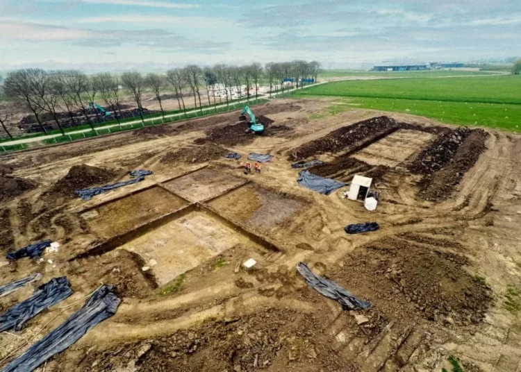 Hollanda'da 4 bin yıllık tapınak bulundu: Stonehenge'e benziyor 1 Hollanda’da 4 bin yıllık tapınak bulundu: Stonehenge’e benziyor