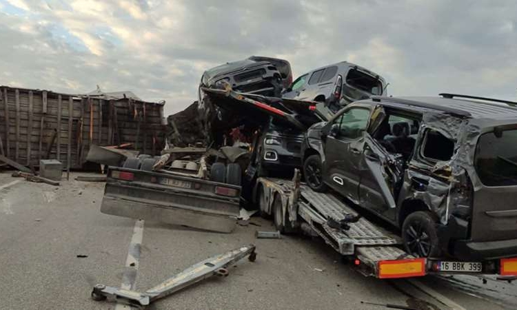 Afyonkarahisar-Konya yolunda feci kaza! Ulaşıma kapandı 1 Afyonkarahisar-Konya yolunda feci kaza! Ulaşıma kapandı