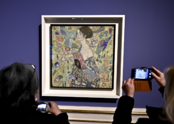 Gustav Klimt’in Yelpazeli Kadın tablosu rekor fiyata satıldı