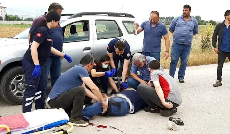 Oto yıkamacı, dükkanına su kaçıran komşusunu vurdu