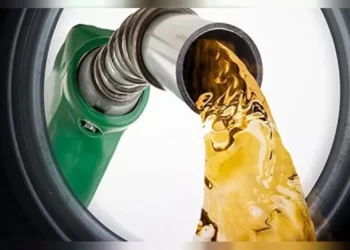 Petrol fiyatları düşüşte, ama pompaya yansır mı bilinmez