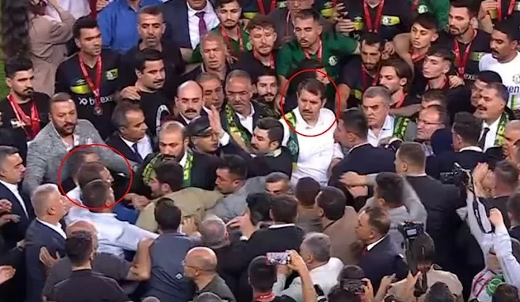 Şanlıurfaspor’un şampiyonluk töreninde Vali Ayhan gerginlik çıkardı