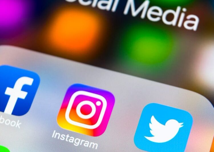 Fransa, 15 yaş altına sosyal medya kullanımını kısıtlıyor: Veli izni şart