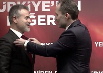AK Parti’den istifa eden Kılıç, Yeniden Refah Partisi’ne katıldı