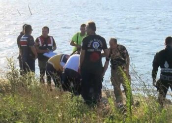 Silivri’de gölete giren 3 çocuk boğuldu